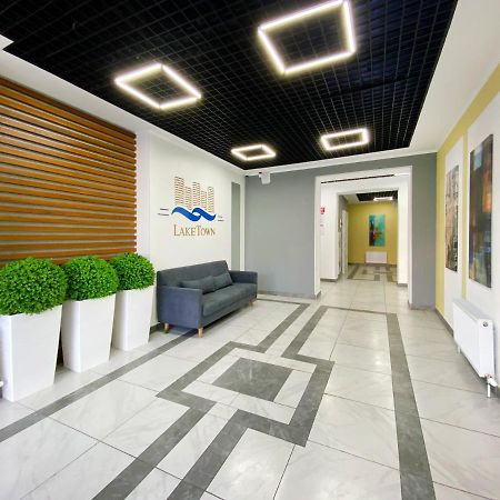 Апартаменты В Жк Laketown На Берегу Озера Almaty Esterno foto